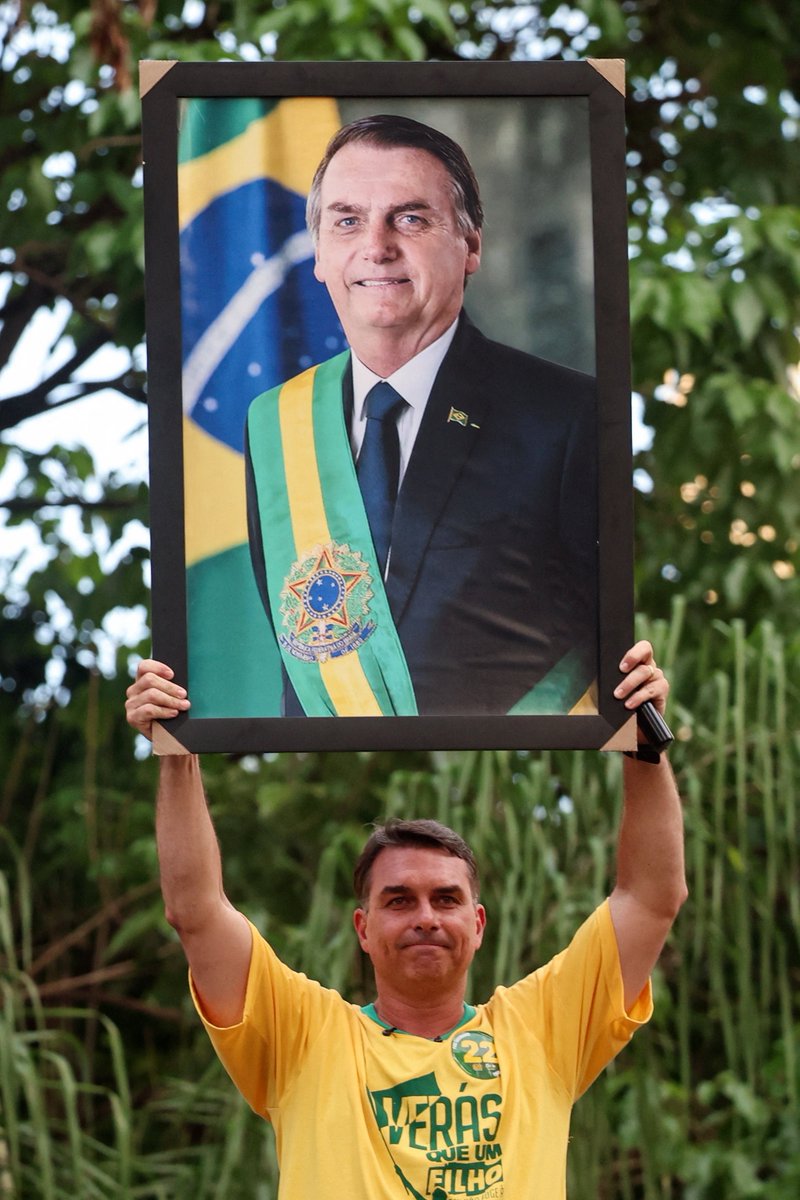 marcalpalazzolo's tweet photo. Se terminaron los presos políticos en Brasil, gran triunfo de Flavio Bolsonaro sobre el comunista Lula. #EleccionesBrasil https://t.co/s0RAXiMkmj