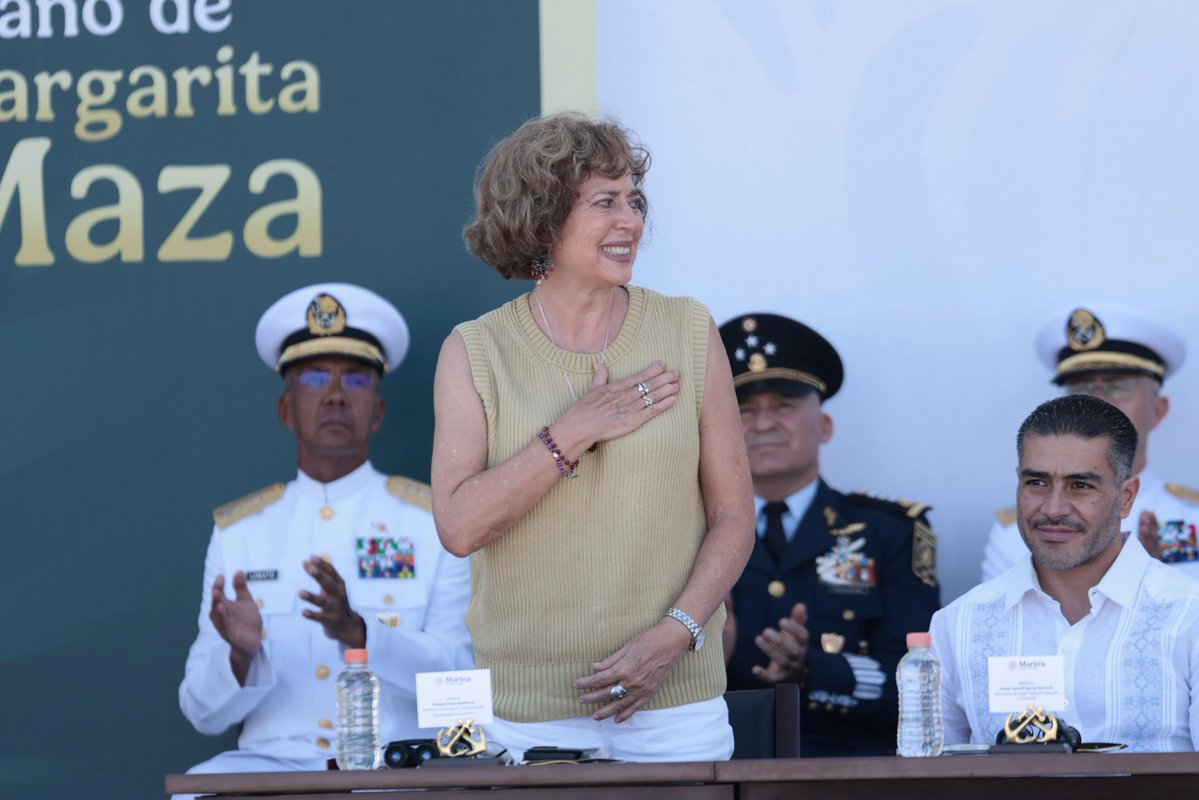 rosauraRuiz4's tweet photo. Desde el cuatro veces heroico Puerto de Veracruz, acompañamos a la Presidenta @Claudiashein en el 205 Aniversario de la Armada de México y 202 Aniversario de la Promulgación de la Constitución de 1824.

Reconocemos a los hombres y las mujeres que integran a la @SEMAR_mx, @Defensamx1 y @GN_MEXICO_ por su lealtad, valentía y patriotismo en la defensa de la soberanía nacional.

Ustedes son ejemplo de entrega y amor al pueblo.