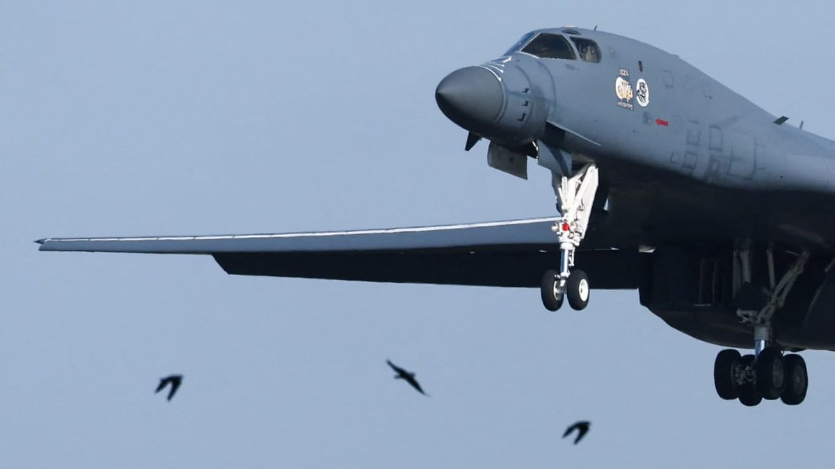 GHTHaberTR's tweet photo. Pentagon, Birleşik Krallık'taki Fairford üssünde konuşlu tüm ABD bombardıman uçaklarının geri döndüğünü açıkladı. https://t.co/w7DxxZWv9g