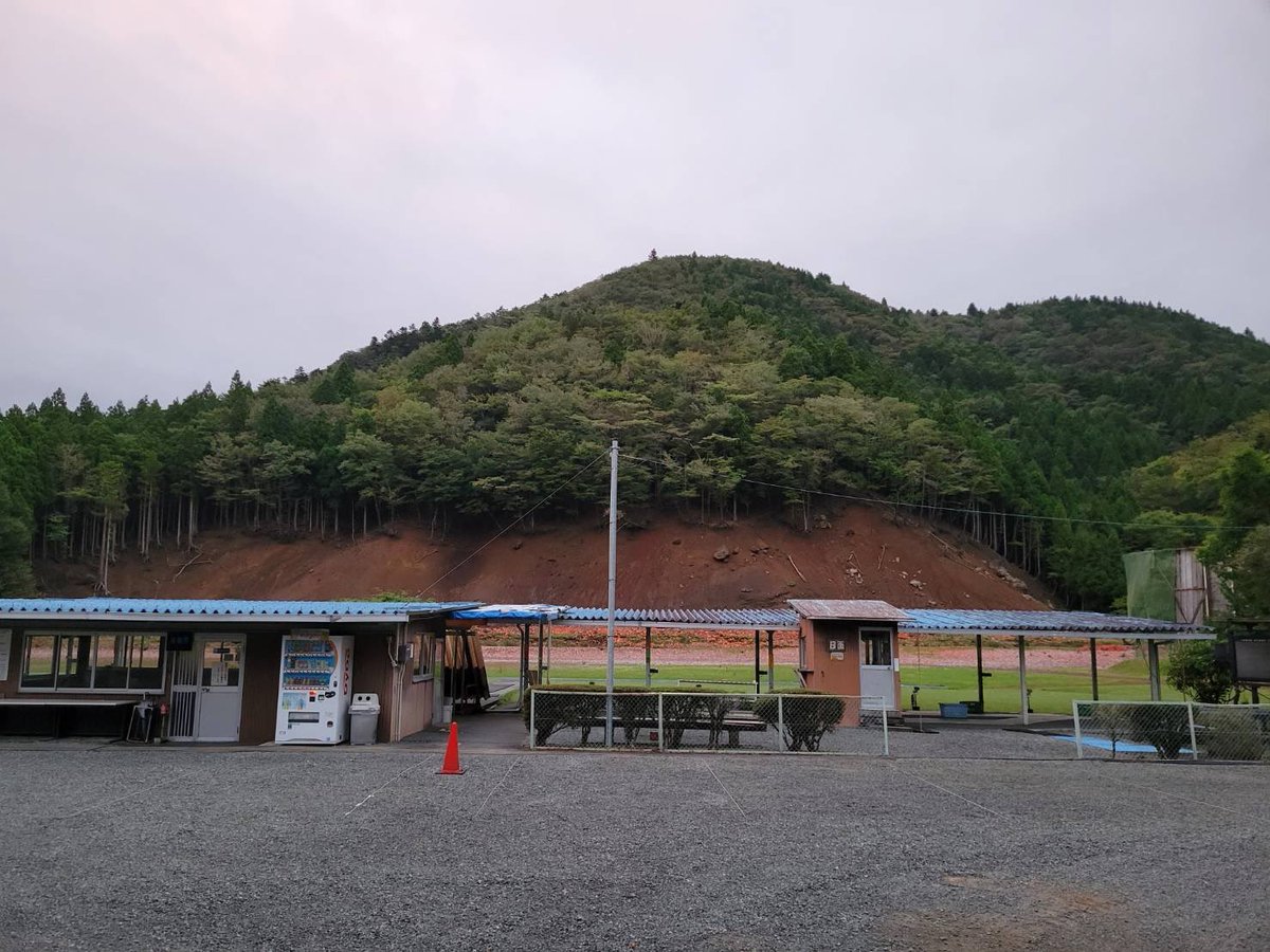 suyamashooting's tweet photo. おはようございます☀
10月5日（日）今朝の須山情報です。
天気　曇り🌥️
気温　13℃
風　　微風
本日は全面空いています。

本日も皆様のご来場スタッフ一同心よりお待ちしております。 https://t.co/qkYj9qoYFq