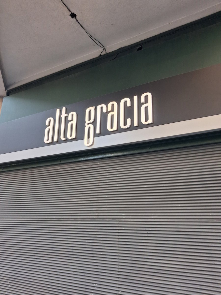 EdibertoGmez3's tweet photo. Hola si abrí mi local para que vengan a verme https://t.co/MOzw1H0r1G