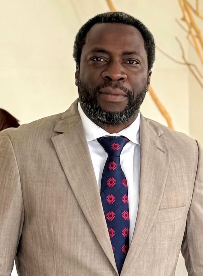 NadegeMututi's tweet photo. N’oublions pas. Exigeons justice. 
@OnokombaO157 @benbabunga 

273 jours en prison                  131 jours en prison https://t.co/BWB75NSWjD