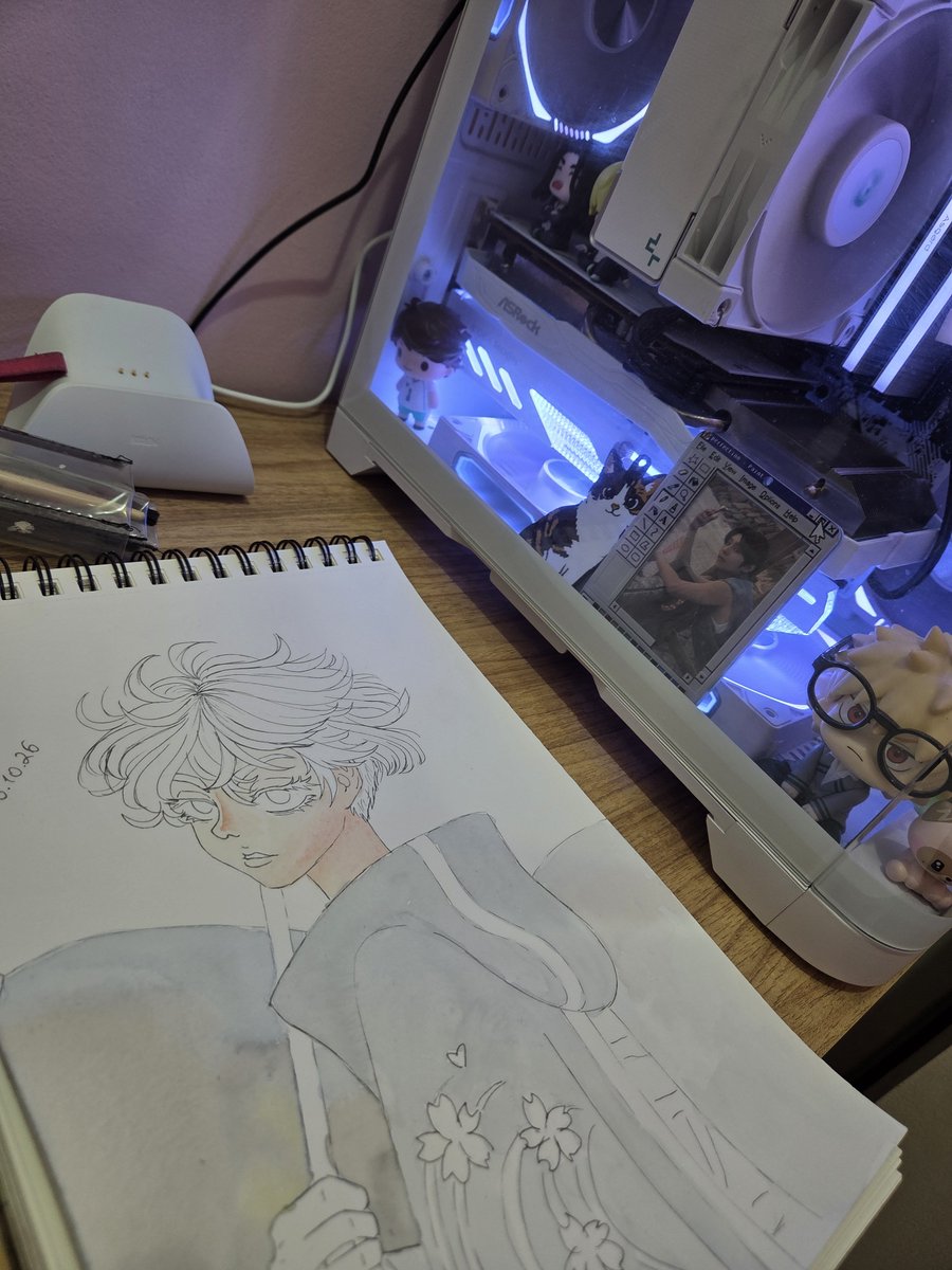 ceciscribbles's tweet photo. I ended up painting at night anyway  😴😴😴 look at my light source lol https://t.co/RXzV0GClTU
