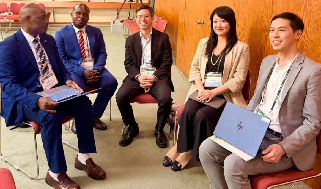 nrmwesternug's tweet photo. While in Kyoto, Japan, Hon. Eng. Jonard Asiimwe Akiiki, has held an engagement with Mr. John Lim, CEO of the National Research Foundation, Singapore, to explore opportunities for strategic partnership and technical cooperation.

#KyotoJapan #EngJonard https://t.co/UasJnBCPeR
