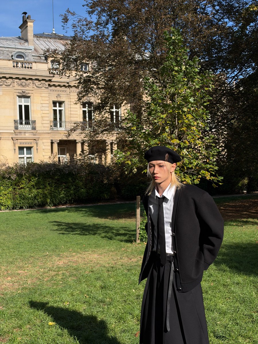realskzoo's tweet photo. Actualización de Felix en Instagram 📸 

"Day 2 🖤💛"

#FELIXxLVSS27 #FELIX 
@LouisVuitton https://t.co/3wjSaxqst1
