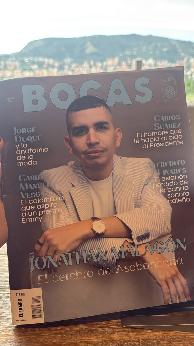 Bearangomoda's tweet photo. Felices coincidencias: que en la misma revista Bocas haya una entrevista con mi querido @jorgeduquevelez y Alfredito Linares, célebre compositor e intérprete de Tiahuanaco.

Con este tema ambientó Jorge la pasarela que tengo entre mis favoritas 🩷🩷 https://t.co/E3Dk6KFti0
