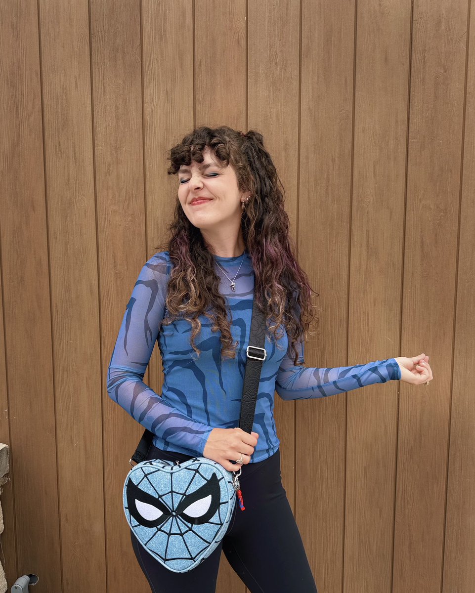 spideygalsolo's tweet photo. had to put together the most Hannah Solo fit ever for my birthday 😁

Ahsoka shirt, BD-1 necklace, and Spidey purse. what more does a girl need?? https://t.co/nPrqvs1I8s