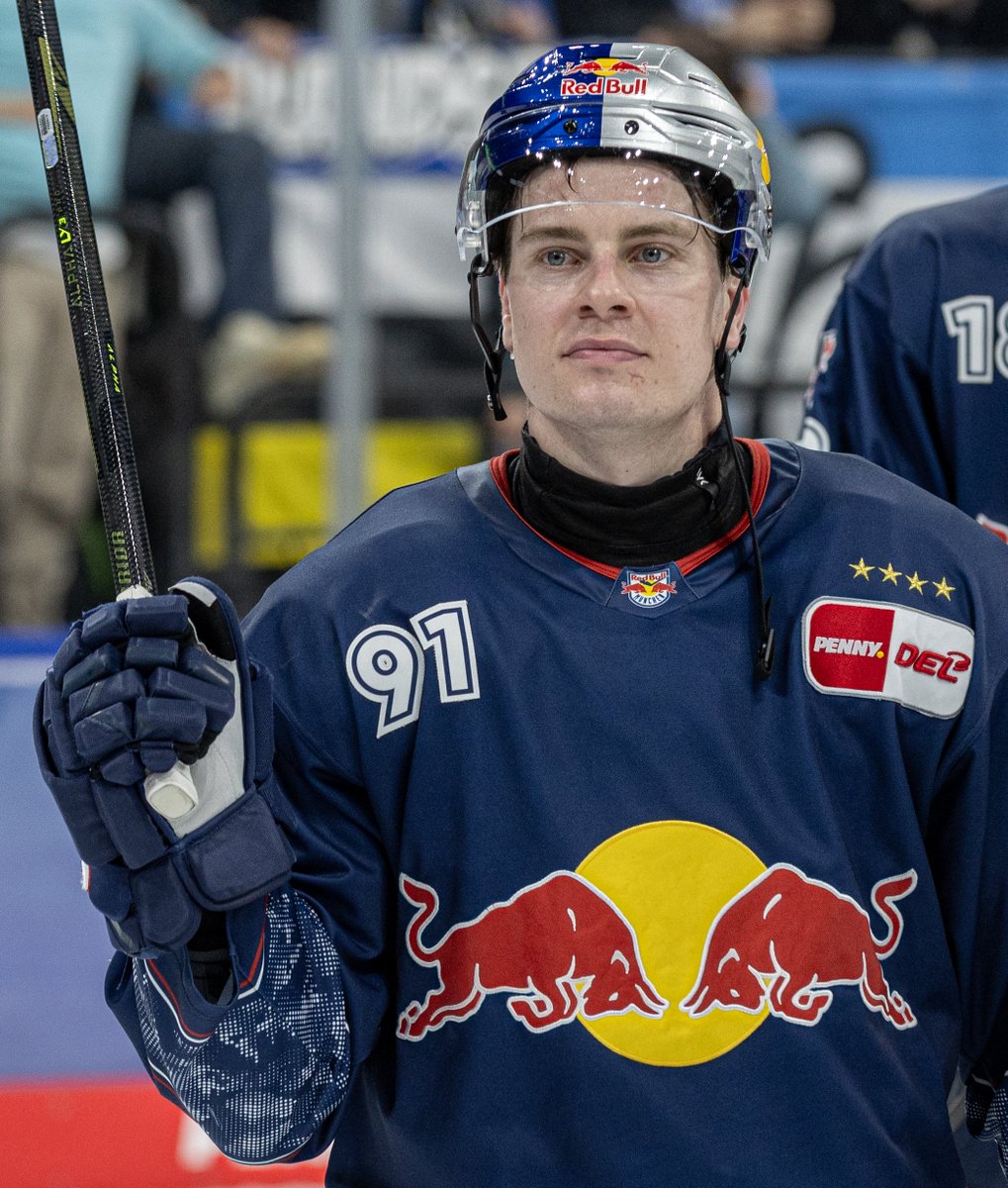 HockeyMaritime's tweet photo. Jeremy McKenna had an assist on the man advantage as the München Red Bulls beat the Augsburger Panther 4-2 in the DEL🇩🇪.
Providing a depth offensive role for the team, McKenna is as dangerous as they come on the man advantage.
#PEI #McKenna #HockeyX #DEL https://t.co/qZz3aonl8Y