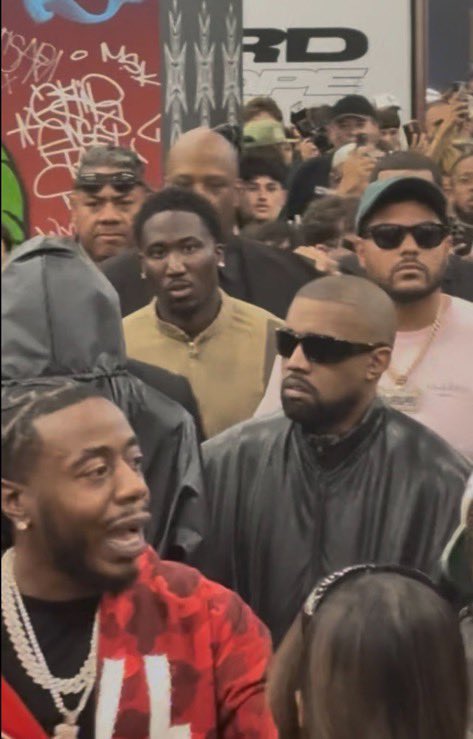 OGMusicCo's tweet photo. Playboi Carti &amp; Ye have arrived at ComplexCon 👀🔥 https://t.co/Rkx6c6Jf7c