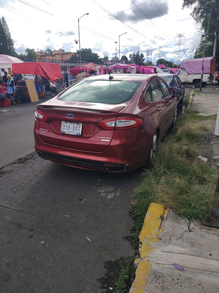 Tinametrix's tweet photo. @SSC_CDMX @UCS_CDMX @OVIALCDMX @Alcaldia_Coy @AzcapotzalcoMx @BJAlcaldia @AlcaldiaMHmx @AlvaroCueva @qtf @AnitaLomeli Ayuda, lleva más de una hora estacionado en la entrada de mi casa, a pesar de que hay señalización de no estacionar. No puedo meter el auto. https://t.co/KO1Sl7AI7W