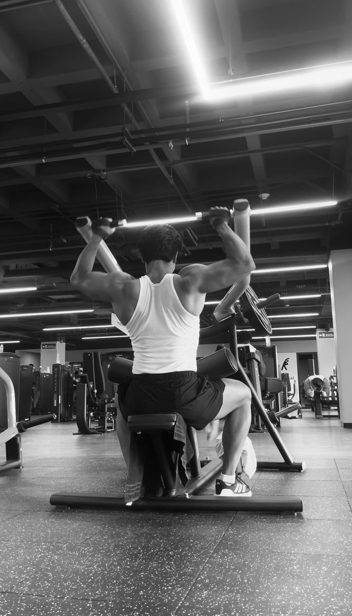 ronaldozarragal's tweet photo. ¿Ustedes entrenan los domingos? https://t.co/tW4bhZUayu