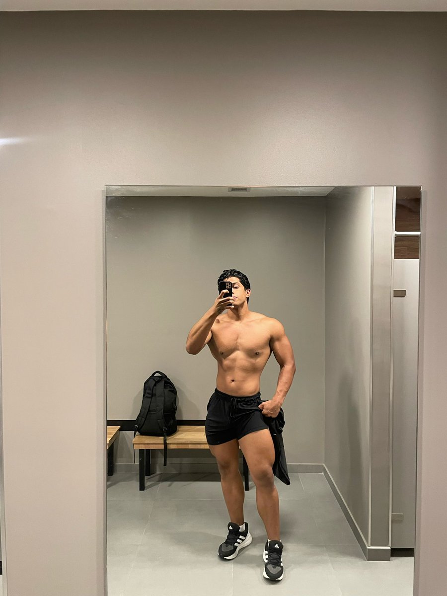 ronaldozarragal's tweet photo. ¿Ustedes entrenan los domingos? https://t.co/tW4bhZUayu