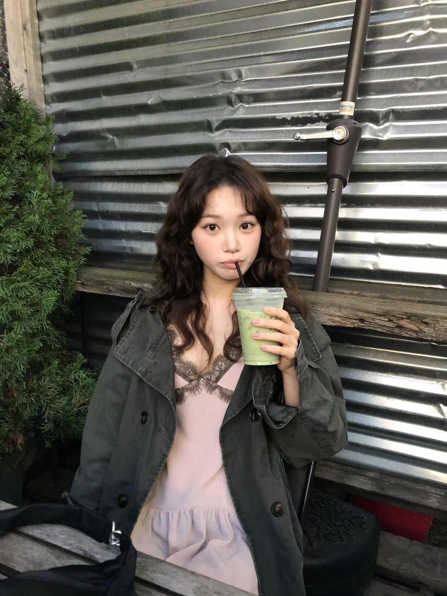purinzmedia's tweet photo. looks like purinz spent the day together (matcha + matching brick wall) https://t.co/TiaZuyIchS