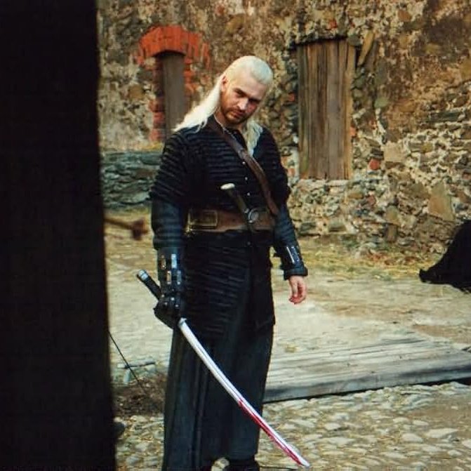 KdeKercy's tweet photo. In an idyllic world CDPR already have done a collaboration with Wiedzmin show just to get Zebrowski's Geralt outfit on The Witcher 3.
Or at least an inspired one, because this outfit is crazy cool 😭 https://t.co/GluTdWFIZY