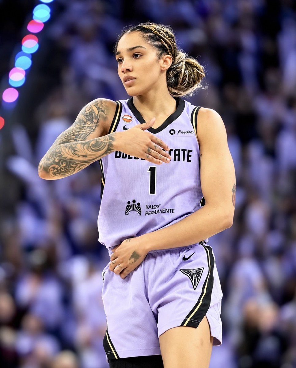 trendyhoopstars's tweet photo. Gabby Williams through 4 playoff games:

25.0 PPG
6.0 RPG
4.5 APG
47.3 FG%
46.7 3P%
94.1 FT%

✨ https://t.co/dW3zMFbito