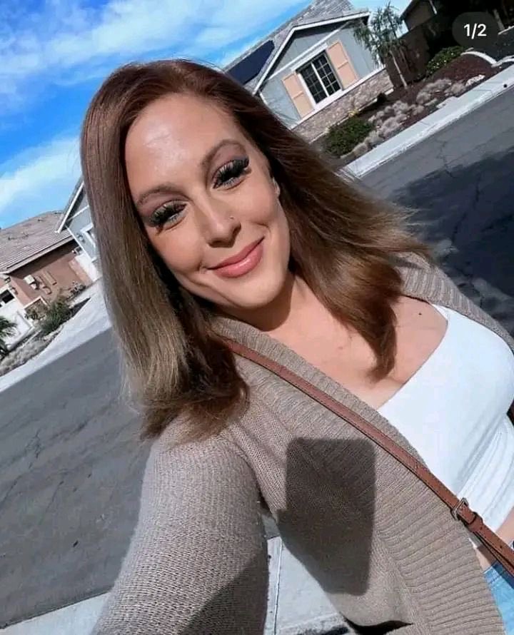 Katiemonrodeql's tweet photo. Hey 👋 , can anyone be my friends?? https://t.co/XpKFymByv5