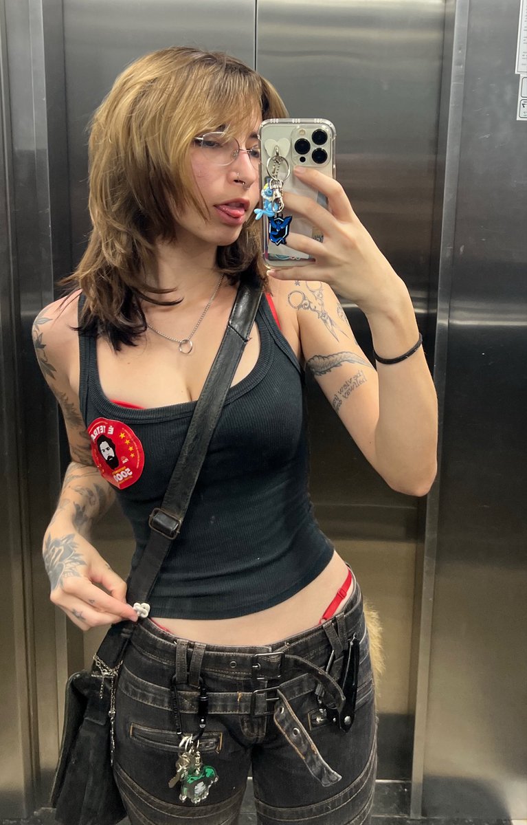 juliamagnollia's tweet photo. pq q tem tanta mulher bonita na esquerda? https://t.co/lloU1pVj9C