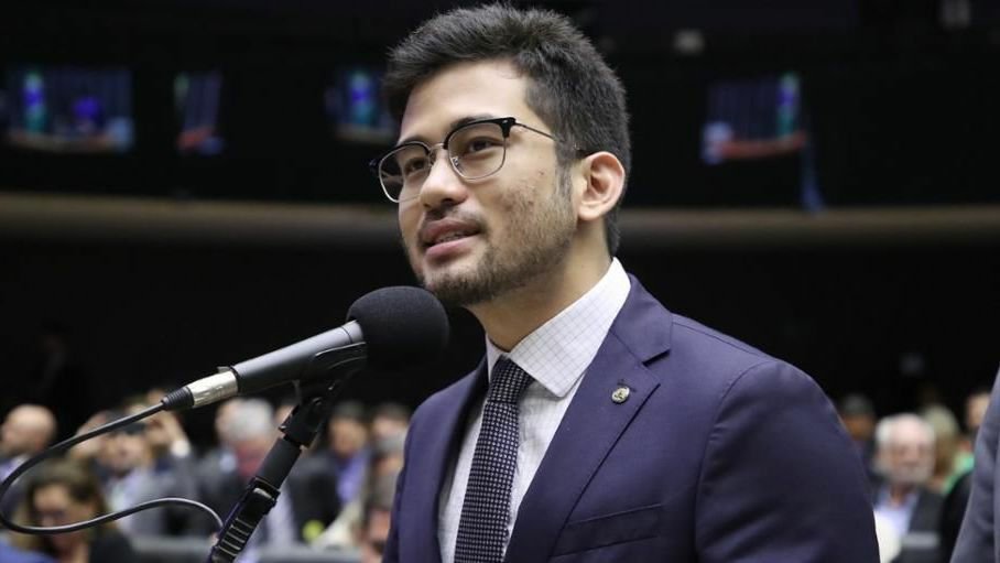 aleatorio2025b's tweet photo. 🚨 OPINIÃO - Sobre o Missão...

A realidade finalmente bateu a porta, e de maneira até mesmo cruel. Eu votei no Renan e nos candidatos do Missão e obviamente eu queria que eles tivessem muitos votos, mas a realidade se impõe duramente.
É um partido em início, com pouco dinheiro, pouca capacidade de captar votos. É como se fosse um time que está na Série A do Brasileirão com um elenco que financeiramente é o mais fraco da liga.
Isso não é nenhum demérito, a luta e esforço desses garotos é louvável e deve continuar sempre.
Mas a verdade é que agora precisamos voltar a pensar no Brasil e não em nós mesmos, espero que o @RenanSantosMBL faça o certo e não indique voto em ninguém e nem mesmo voto nulo, apenas fique tranquilo e deixe as pessoas votarem sem nenhum tipo de apoio a Voto Nulo.
Precisamos vencer, o Brasil precisa disso. E eu tenho esperança que um dia o futuro será glorioso de fato, mas até lá, Flávio é nossa única opção, então vamos nele!