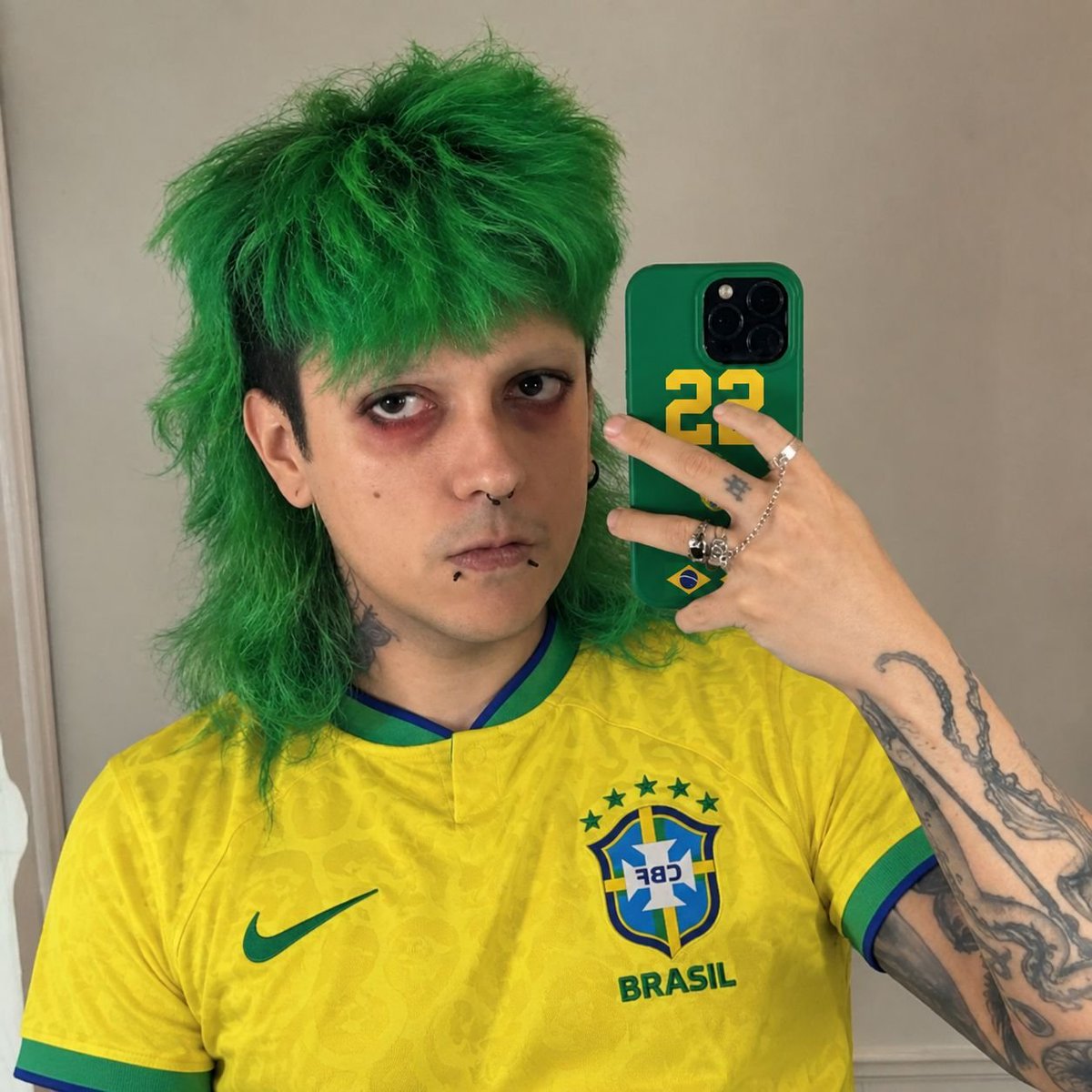 cazezito's tweet photo. 🚨 URGENTE: ELEIÇÕES 2026.  
Mike, ex-membro do falecido TazerCraft, surpreende a web e diz que votou em Flávio Bolsonaro nessa eleição.  
“Até eu já cansei desse ladrão do Lula no poder”, disse o influencer. https://t.co/ac6X3LAz2O