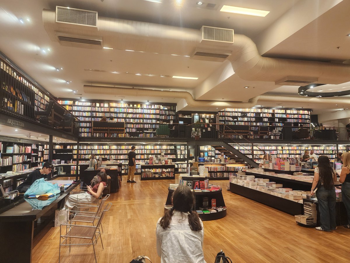 chuwannyang's tweet photo. @aywuming eu sou do rj! foi na livraria da travessa do barrashopping https://t.co/uE0QkgdFs1
