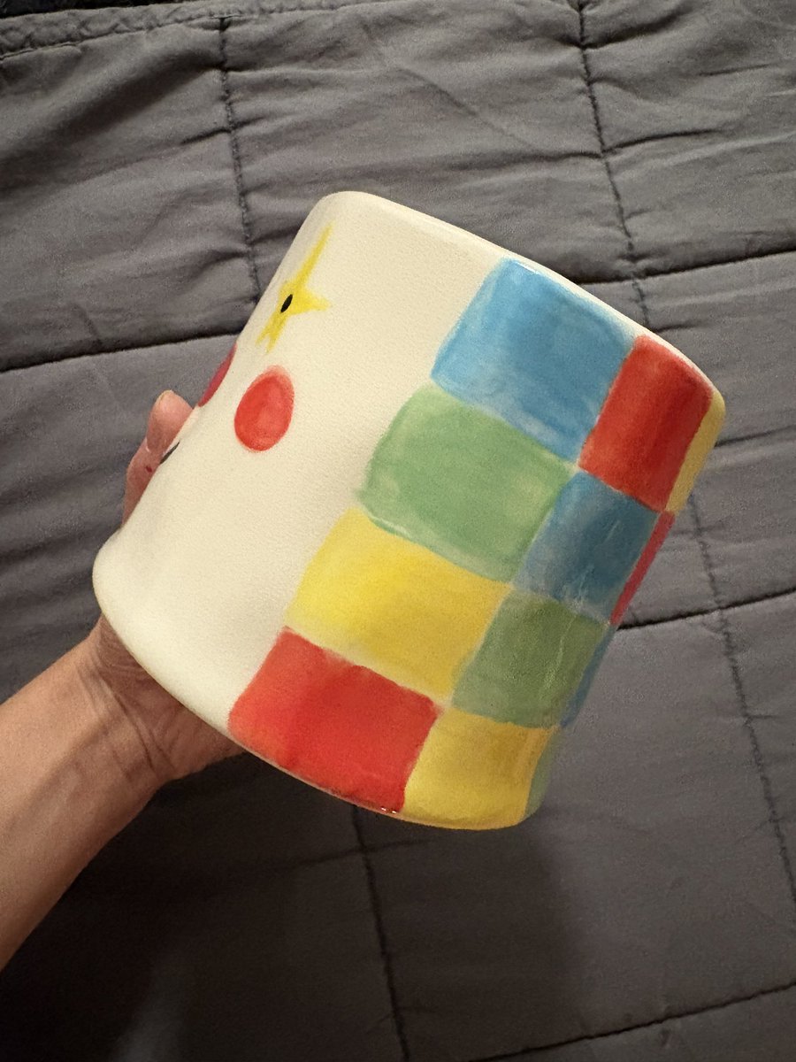 _strawbemmy's tweet photo. I MADE A CLOWN MUG AND HES PERFECT N SPECIAL IN EVERY WAY  🙂‍↕️💖 https://t.co/Bna89Q9Qfx