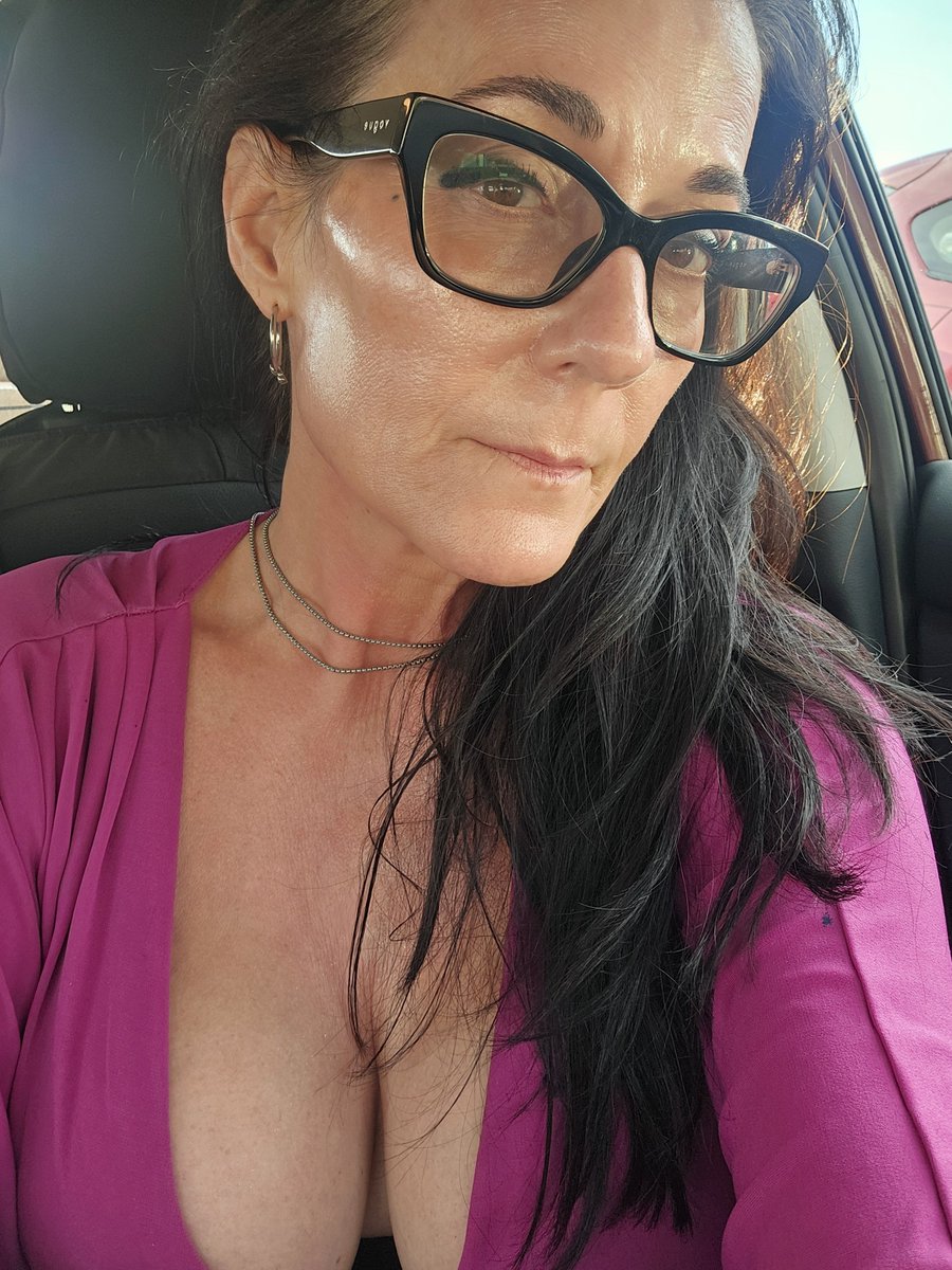 MissValentinaVV's tweet photo. Sit down. Be quiet. Follow instructions. Be a good boy for me... https://t.co/bZrfYlWweG