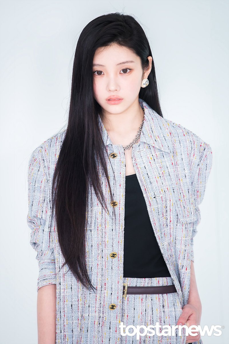thebaseillit_'s tweet photo. GLLIT, Let’s show our love and support for WONHEE’s first solo Paris Fashion Week. 

Drop the tags!!!

WONHEE STUNS AT CHANEL SS27
#CHANELSS27xWONHEE
#WONHEE #원희 
#CHANELSpringSummer
#CHANEL #CHANELSHOW #PFW @CHANEL https://t.co/4Z1GFn6YkO