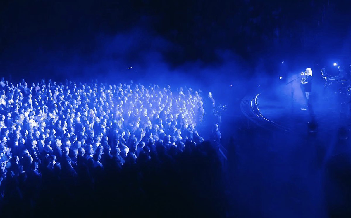 sourcebridgers's tweet photo. Phoebe Bridgers at The Lost Tour in DC 🖤
by Wes Ellis https://t.co/yBAVOjnwO2
