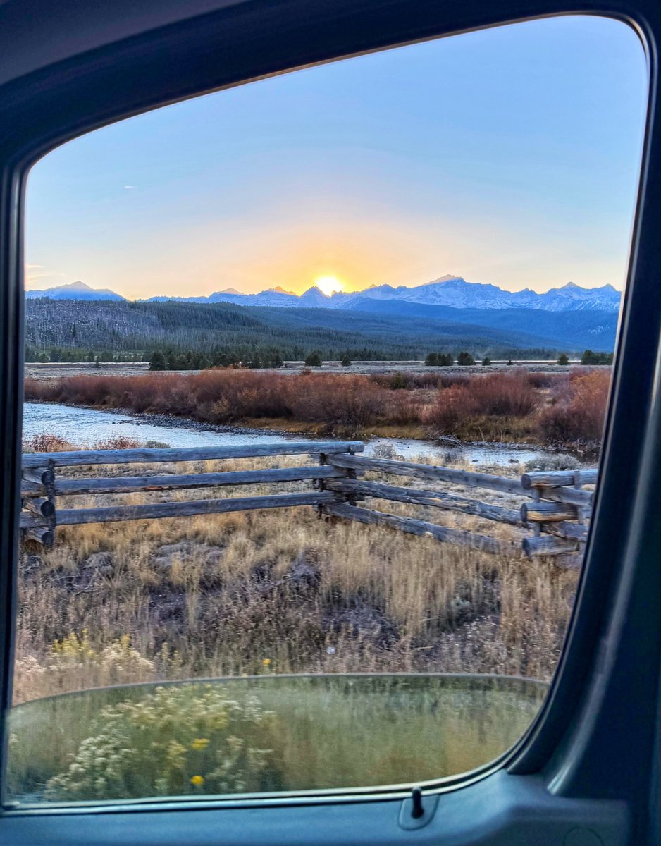 8ntmuch's tweet photo. A frame within a frame… https://t.co/3Le8Pk7yH3