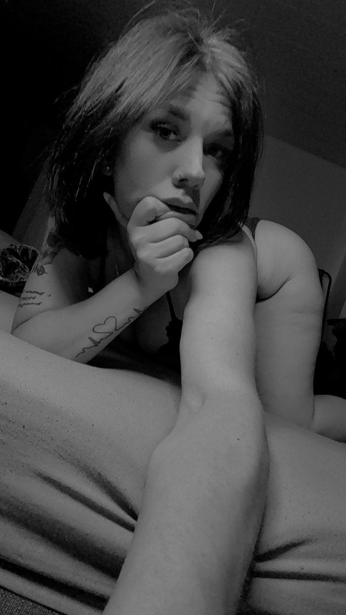 MissxAdrianax's tweet photo. Ich frag mich häufiger:
Was macht man eigentlich die ganze Nacht, wenn man nicht schlafen kann? 🔥 https://t.co/qYqGvXUQFj