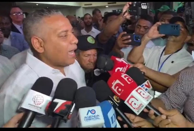 ElFaroRD's tweet photo. Diputado Carlos José Gil anuncia aspiraciones a la alcaldía de santo domingo este.Para más información:
https://t.co/lU016OmzpC

#carlosjosegil #elfarord https://t.co/5SSNGTsnw7