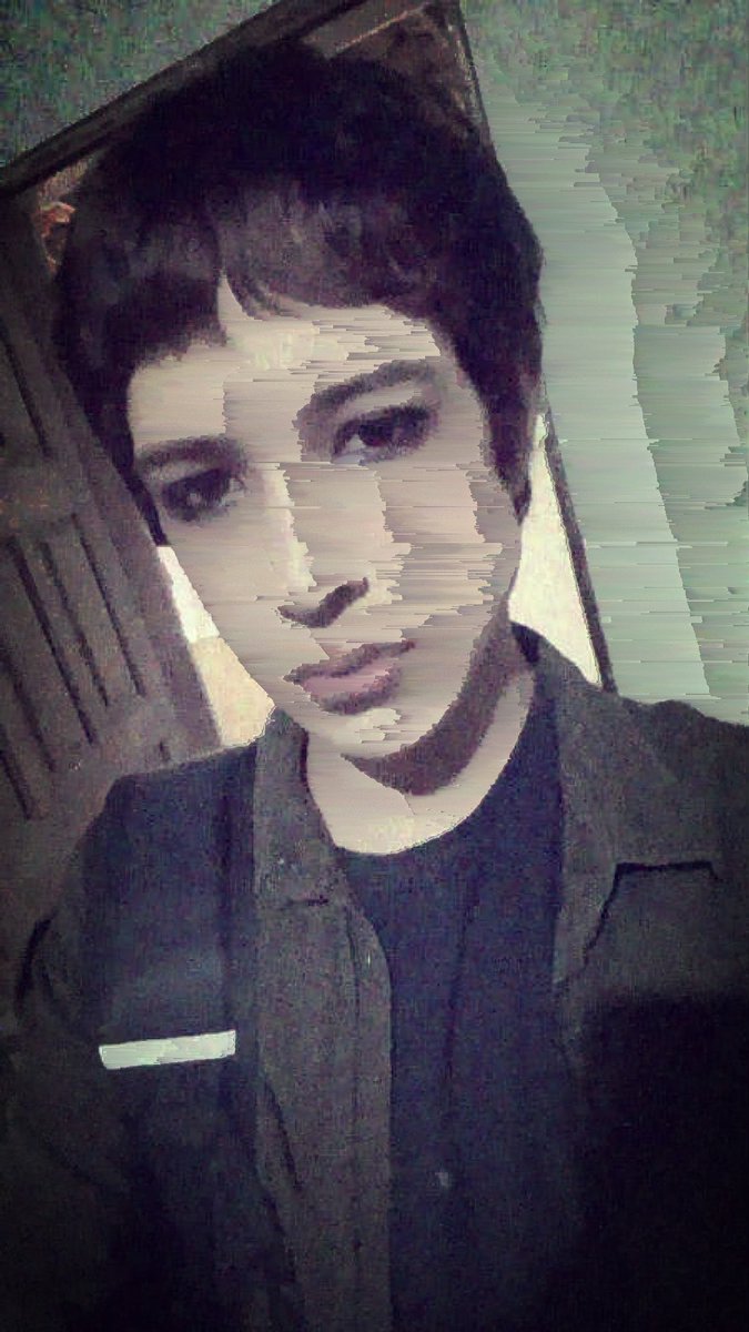 Wardenpsl's tweet photo. meu deus eu amo editar foto e ficar assim https://t.co/yNGajz8XHv