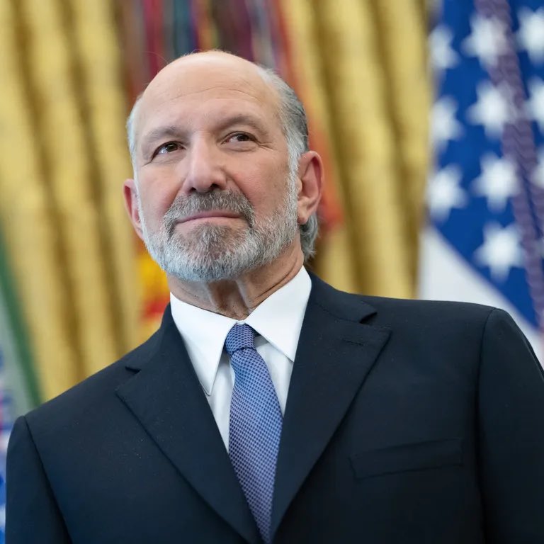 senex_official's tweet photo. Strange that the guy who provided email proof to the United States Congress that Howard Lutnick was still communicating with Jeffrey Epstein just happened to do Howard the biggest favor of all time by killing himself.

I never could understand why Lutnick laughs hysterically every time Trump is asked about the Epstein files. But I guess it’s because he knows that he is protected.

The White House is full of Jeffrey Epstein‘s associates and friends.