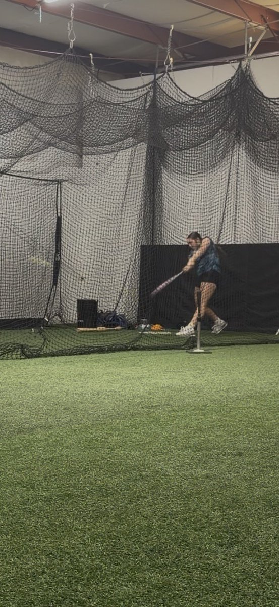 alyssa_gately29's tweet photo. Sunday’s are for batting lessons with Coach Lo #ILAEAPforSuccess #allgoldallgrind @Org_LLG @LLG_VA https://t.co/Z4GVNN8VQf