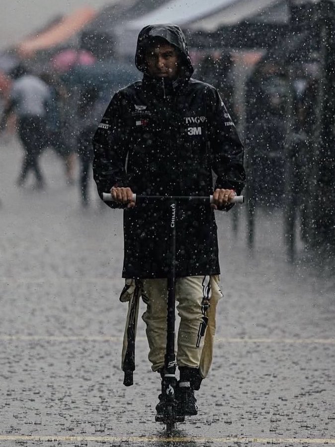 hirosaF1r's tweet photo. the rain does not concern the father and son https://t.co/i8woVzjfuY