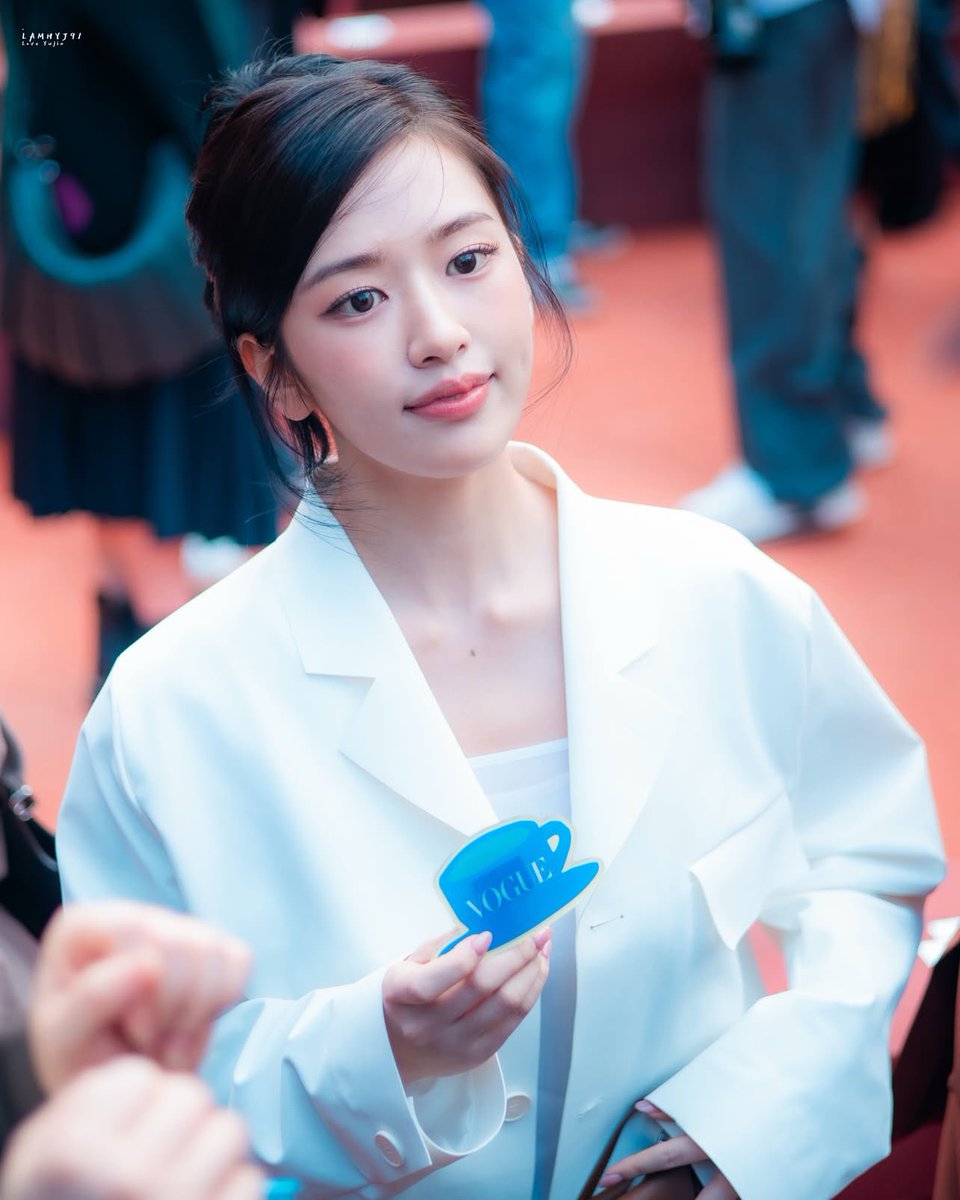 anan91186's tweet photo. 261004

good morning princess 👑 

YUJIN AT LACOSTE PFW
#YUJINxLacosteSS27
#ANYUJIN
#LacosteSS27 https://t.co/C9RMjCHYa3