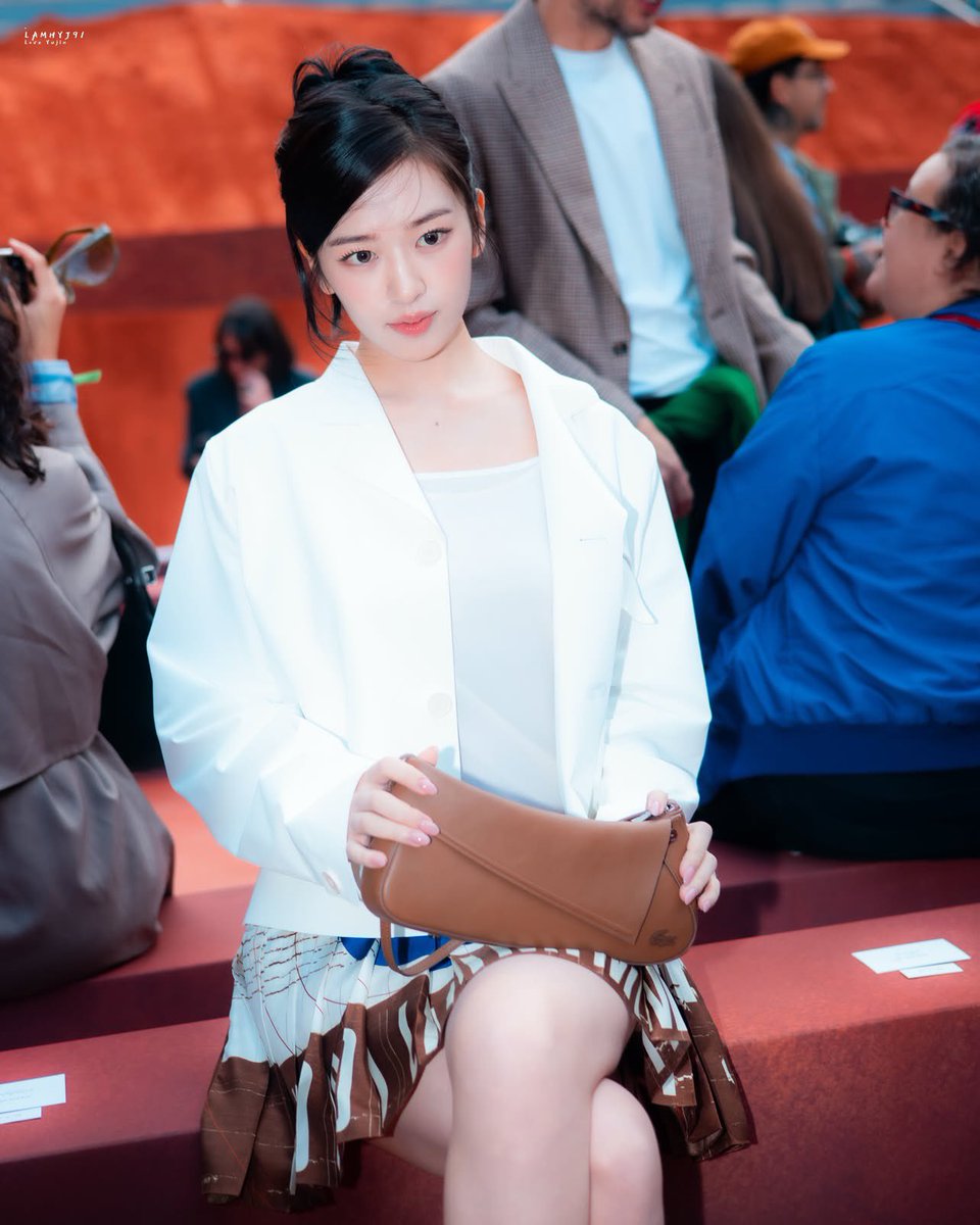 anan91186's tweet photo. 261004

good morning princess 👑 

YUJIN AT LACOSTE PFW
#YUJINxLacosteSS27
#ANYUJIN
#LacosteSS27 https://t.co/C9RMjCHYa3
