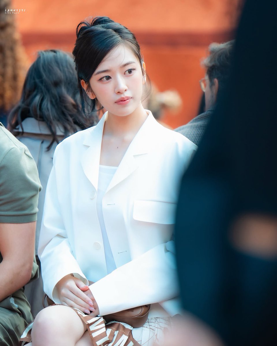 anan91186's tweet photo. 261004

good morning princess 👑 

YUJIN AT LACOSTE PFW
#YUJINxLacosteSS27
#ANYUJIN
#LacosteSS27 https://t.co/C9RMjCHYa3