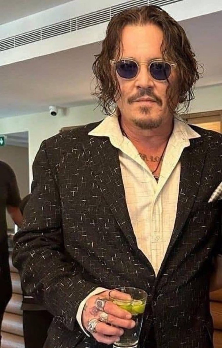 JohnnyDeepy5lj's tweet photo. I'm bit sad 😢 
Some people think I'm bad 😔 
It's me Johnny the same Johnny I haven't changed 🌹🌹🌹🙏🙏🙏

I need love 🙏💝
A word to comfort me now is enough 🙏 https://t.co/LKYdCe3qed