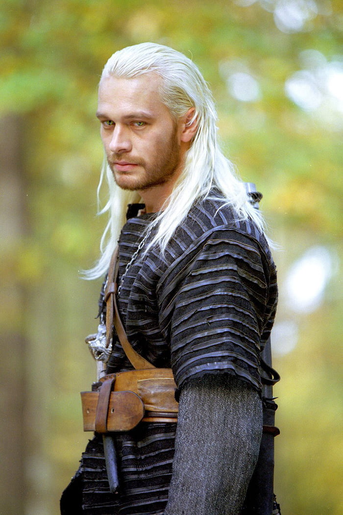 KdeKercy's tweet photo. In an idyllic world CDPR already have done a collaboration with Wiedzmin show just to get Zebrowski's Geralt outfit on The Witcher 3.
Or at least an inspired one, because this outfit is crazy cool 😭 https://t.co/GluTdWFIZY
