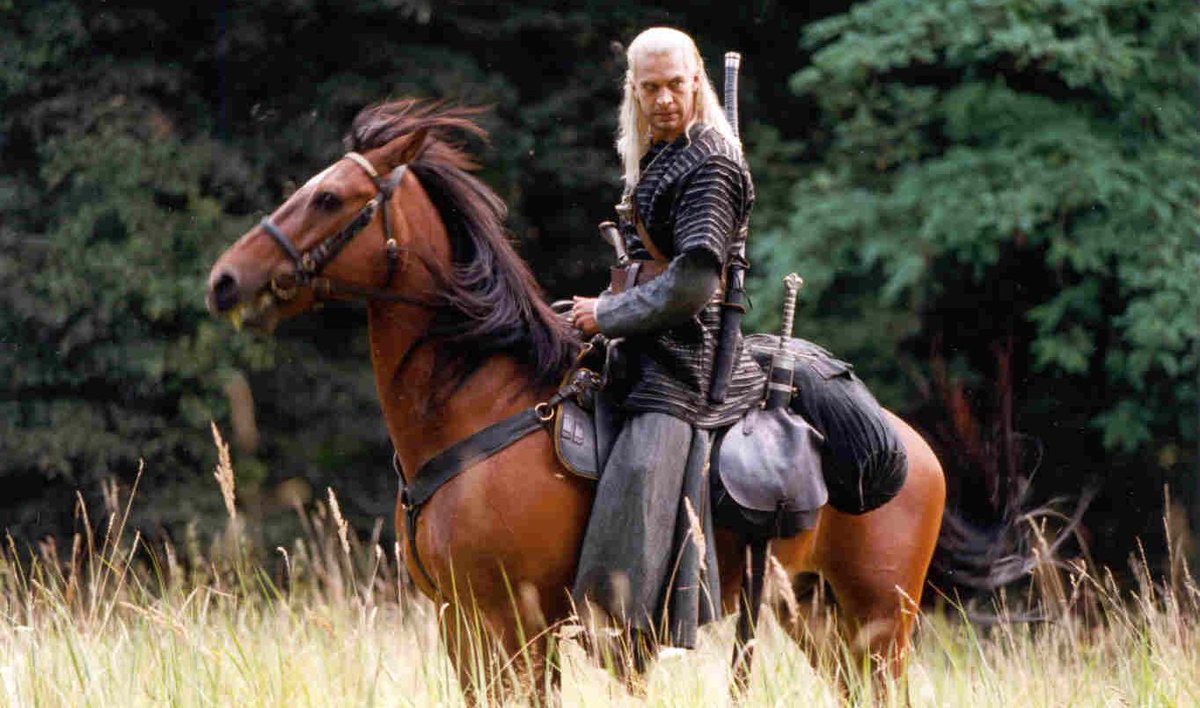 KdeKercy's tweet photo. In an idyllic world CDPR already have done a collaboration with Wiedzmin show just to get Zebrowski's Geralt outfit on The Witcher 3.
Or at least an inspired one, because this outfit is crazy cool 😭 https://t.co/GluTdWFIZY