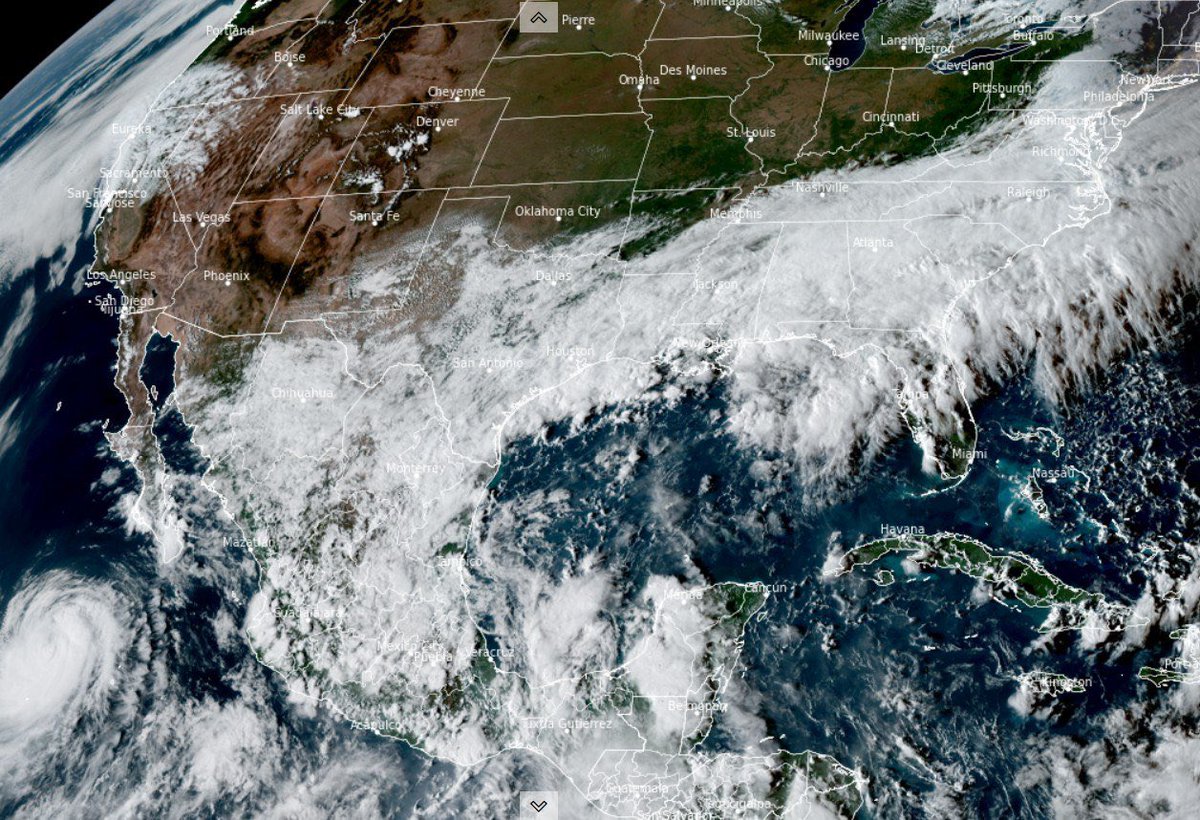 MeteoroTamps's tweet photo. 😍🛰️ HERMOSA IMAGEN SATELITAL

El frente estacionario se extiende desde el Sureste de EE. UU. hasta el Noreste de México 🇲🇽, donde en combinación con abundante humedad y una zona de inestabilidad en el Golfo, mantiene activo el temporal lluvioso. 🌧️

🍂 El otoño se establece… mientras el invierno ya se asoma por el horizonte. 🥶