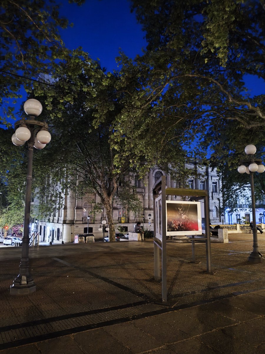 nadaquever_che's tweet photo. Que la plaza cagancha este a oscuras es #patrimonio @montevideoIM @Mario_Bergara ? https://t.co/LBN2f7ipBp