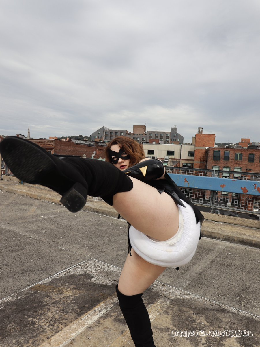 LittleFantasyab's tweet photo. Halloween Day 5 - Batgirl!

The joker hypnotized Batgirl to make her lose her potty training, but that isn't enough to stop her crime fighting! Batman doesn't seem to mind, he even started bringing diaper changes for her on their missions!

Full set of 90+ images up now on JFF! https://t.co/SxjaMgv3Ag