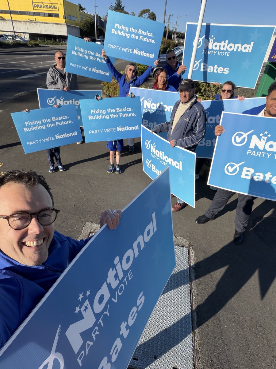 CarlBates's tweet photo. People were tooting for NO NEW TAXES when we were out on the streets this morning! https://t.co/yNDke2TBjZ
