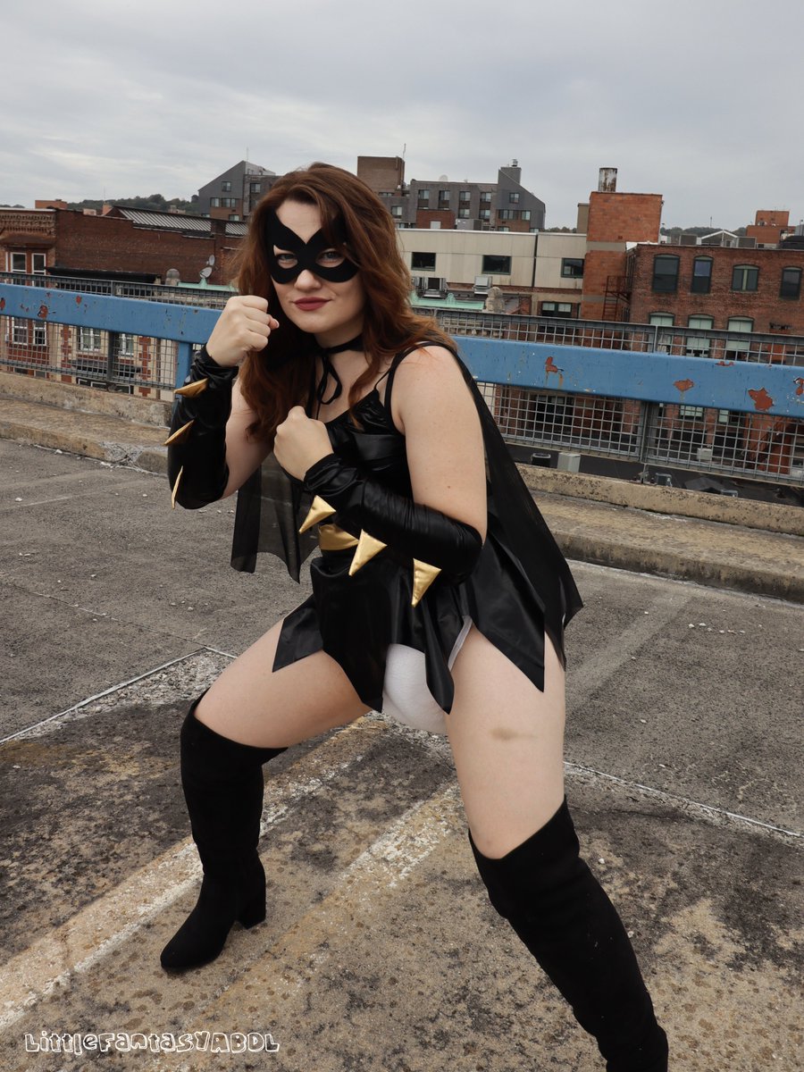 LittleFantasyab's tweet photo. Halloween Day 5 - Batgirl!

The joker hypnotized Batgirl to make her lose her potty training, but that isn't enough to stop her crime fighting! Batman doesn't seem to mind, he even started bringing diaper changes for her on their missions!

Full set of 90+ images up now on JFF! https://t.co/SxjaMgv3Ag
