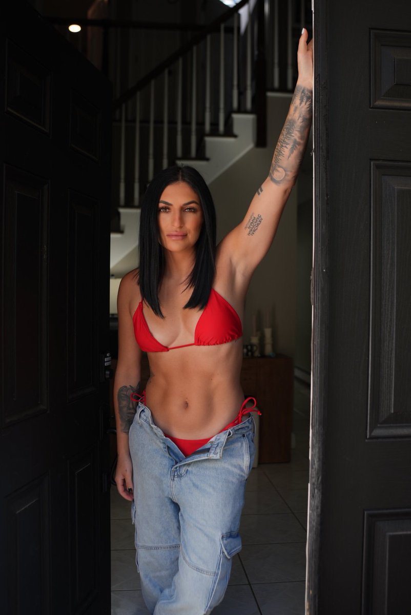 AnOriginalDiva's tweet photo. What @___WarTime___ often sees when he gets home 🖤 https://t.co/1LtLp9xw8m