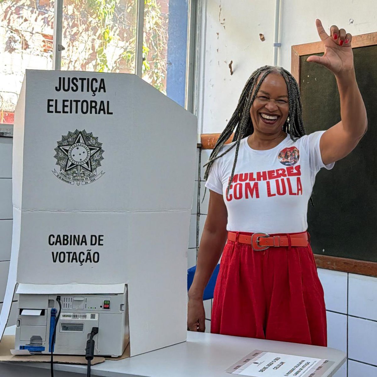 vaidesmaiar's tweet photo. É ELA!!!! Olívia Santana (PCdoB) é eleita deputada federal pela Bahia! https://t.co/oDoXpvYbdf