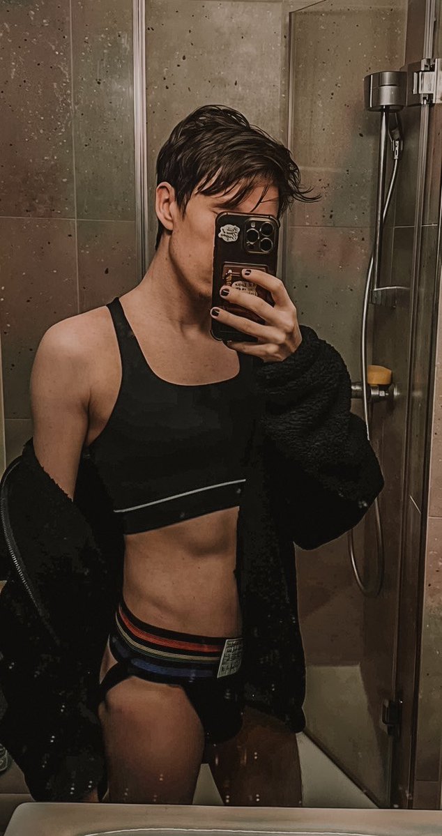 hard1ix's tweet photo. #LGBTQIABuildingCommunity 
October meeeeen🍂 https://t.co/69lgOc9nZm