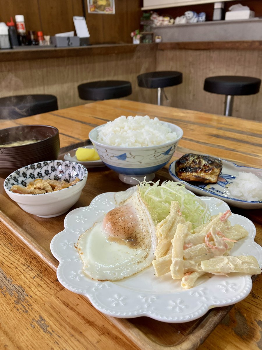 kaerizakishimin's tweet photo. なみうち食堂の朝定食。
味とボリューム、文句なしの650円。
#朝ごはん #若松 https://t.co/NsXwlgLTVG